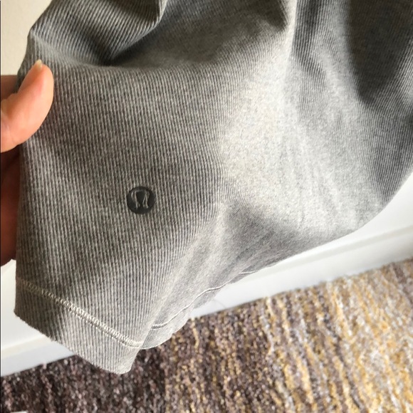 Lululemon tank top. Size 6 - Picture 3 of 4